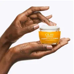 پک دوتایی کرم مرطوب‌کننده و روشن‌کننده Olay Regenerist Vitamin C + Peptide 24 MAX حجم 100 میلی‌لیتر - تصویر 2